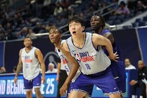 训练师：杨瀚森跑起来比约基奇快 他内外兼修&有着后卫的技巧