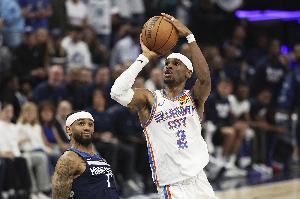 SGA季后赛前15战揽442分84板103助23断 NBA历史比肩乔丹詹姆斯！