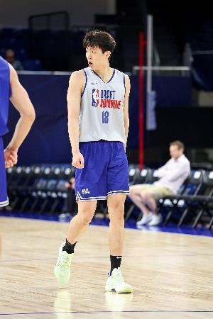 媒体人：瀚森在开拓者偶遇2位CBA熟人 完成试训后马上飞往第2站