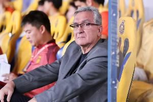 伊万笑对印尼媒体：我有10个前锋可用 一直很乐观