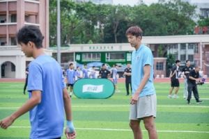 走进翠园 杨一鸣、季家葆寄语深圳足球少年