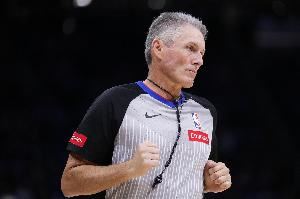 😳执裁雷霆三场总净胜90分！福斯特出场被步行者球迷狂嘘🖕